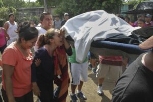Un funeral de una persona asesinada en el barrio de Monimbó que se levantó contra la dictadura cruel de los Ortega-Murillo en la rebelión de Abril de 2018. Manuel Esquivel/ Galería News ©.