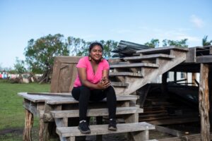 Karatá, Caribe Norte de Nicaragua. 26/02/2021. Tres meses después que los huracanes Eta e Iota azotaron con fuerza la comunidad de Karatá en el caribe norte, sus pobladores intentan su reconstrucción en medio del castigo y el olvido de los gobiernos de turno en el país. La población del caribe norte en su gran mayoría es de origen Miskito. Oscar Navarrete/ Galería News ©.