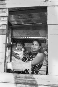 Haulover, Caribe Norte de Nicaragua. 26/02/2021. Tres meses después que los huracanes Eta e Iota azotaron con fuerza esta comunidad del caribe norte, sus habitantes intentan su reconstrucción en medio del castigo y el olvido de los gobiernos de turno en el país. Haulover era una comunidad que fue arrasada por completo por el castigo de los huracanes, su geografía cambió por completo al destruir la barra sobre la costa y partirla en dos tantos separados por el agua de mar. Oscar Navarrete/ Galería News ©.