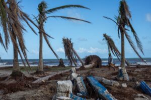 Haulover, Caribe Norte de Nicaragua. 26/02/2021. Tres meses después que los huracanes Eta e Iota azotaron con fuerza esta comunidad del caribe norte, sus habitantes intentan su reconstrucción en medio del castigo y el olvido de los gobiernos de turno en el país. Haulover era una comunidad que fue arrasada por completo por el castigo de los huracanes, su geografía cambió por completo al destruir la barra sobre la costa y partirla en dos tantos separados por el agua de mar. Oscar Navarrete/ Galería News ©.