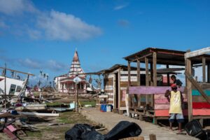 Haulover, Caribe Norte de Nicaragua. 26/02/2021. Tres meses después que los huracanes Eta e Iota azotaron con fuerza esta comunidad del caribe norte, sus habitantes intentan su reconstrucción en medio del castigo y el olvido de los gobiernos de turno en el país. Haulover era una comunidad que fue arrasada por completo por el castigo de los huracanes, su geografía cambió por completo al destruir la barra sobre la costa y partirla en dos tantos separados por el agua de mar. Oscar Navarrete/ Galería News ©.