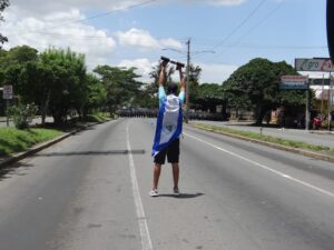 Durante 2018, agentes de las fuerzas especiales de la Policía Nacional fueron utilizadas para reprimir con fuerza militar a las personas que protestaban en contra de la dictadura sandinista| Fotografía ciudadana ©Alexander Reyes|Galería News