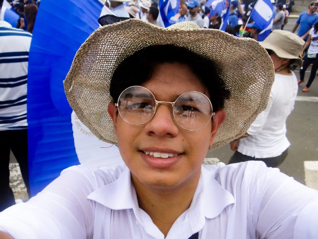 Una selfie en protesta a una dictadura| Fotografía ciudadana © Alexander Reyes|Galería News.